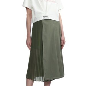 Elegant Olive Green Pleated Skirt